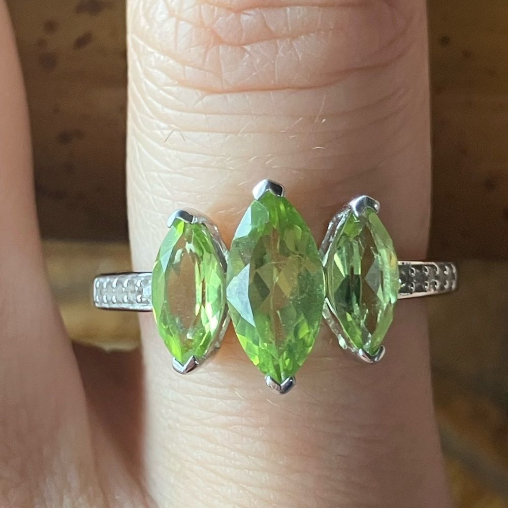 Natural Peridot Sterling Silver Ring Size 6.75